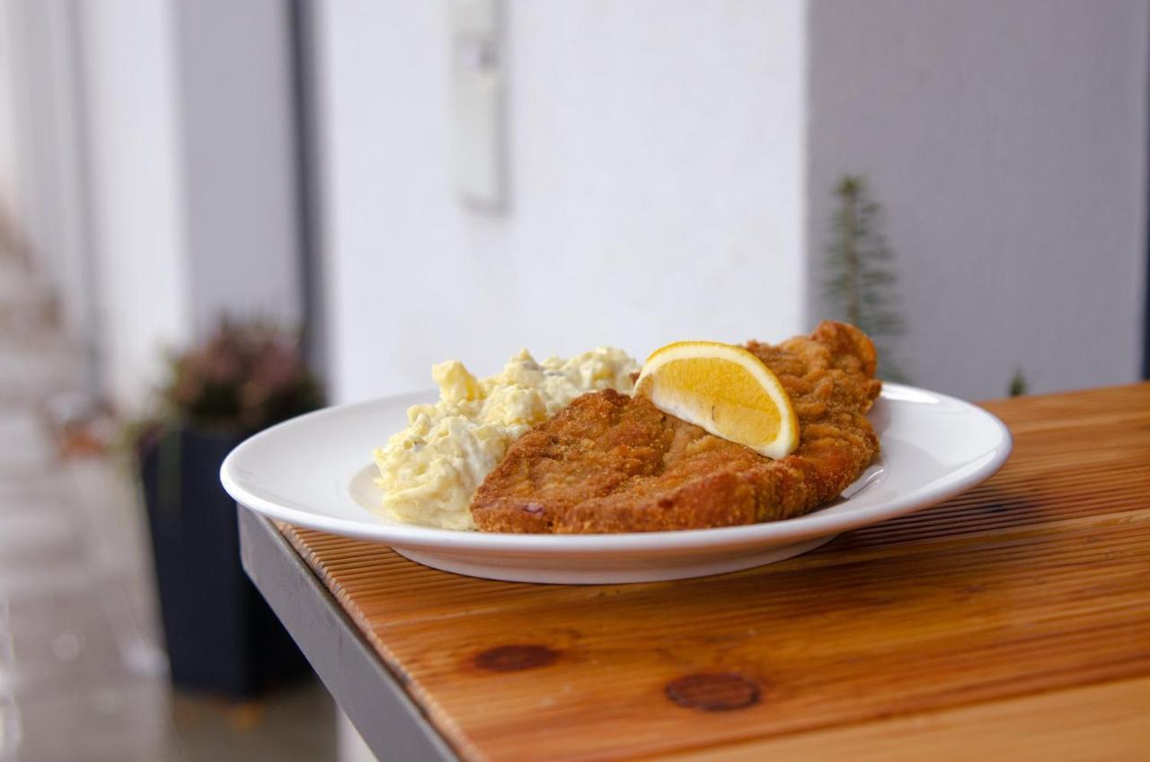 Penzion A Bistro Dilna Třeboň Exteriör bild