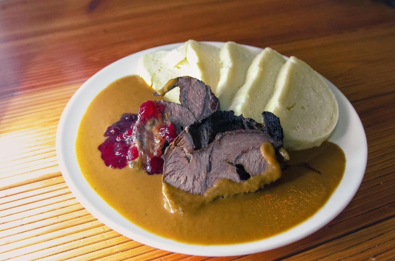 Penzion A Bistro Dilna Třeboň Exteriör bild