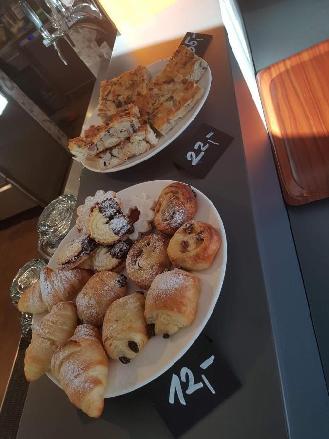 Penzion A Bistro Dilna Třeboň Exteriör bild